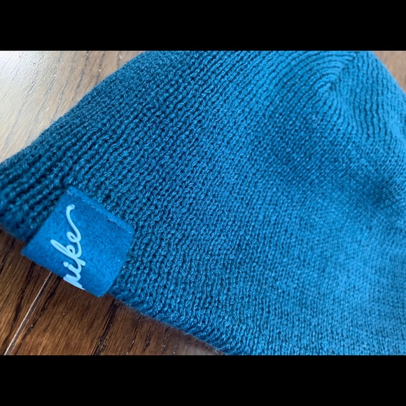 Nike Reversible Teal/Aqua Green Beanie - Picture 7 of 9